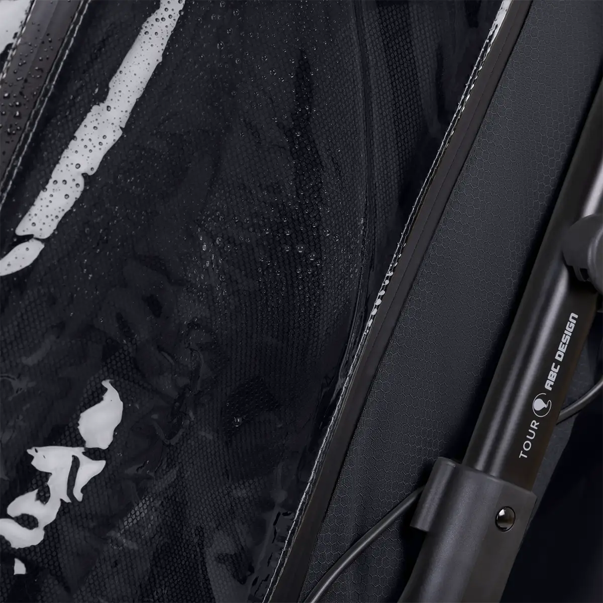 Une poussette robuste pour tous les terrains